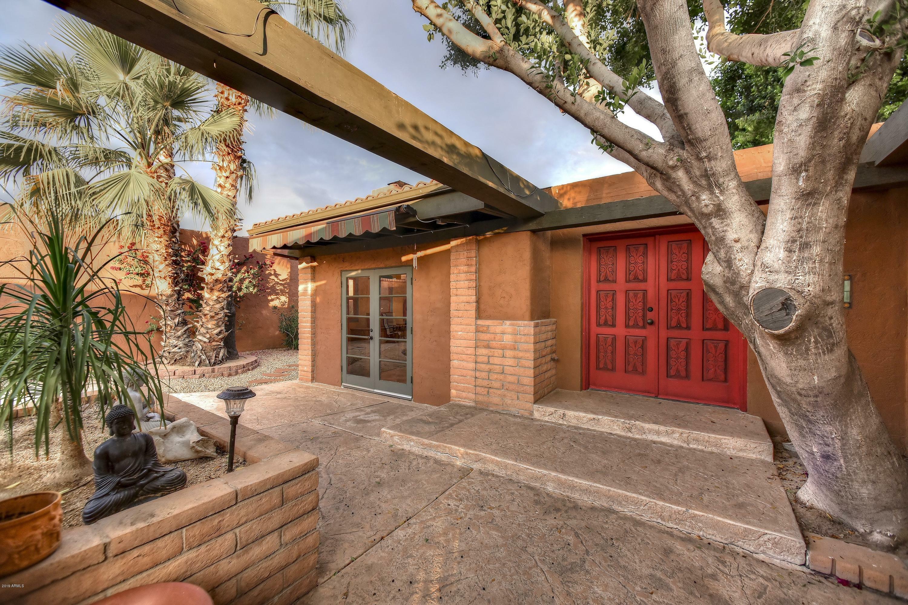 Property Photo:  2633 S Country Club Way  AZ 85282 