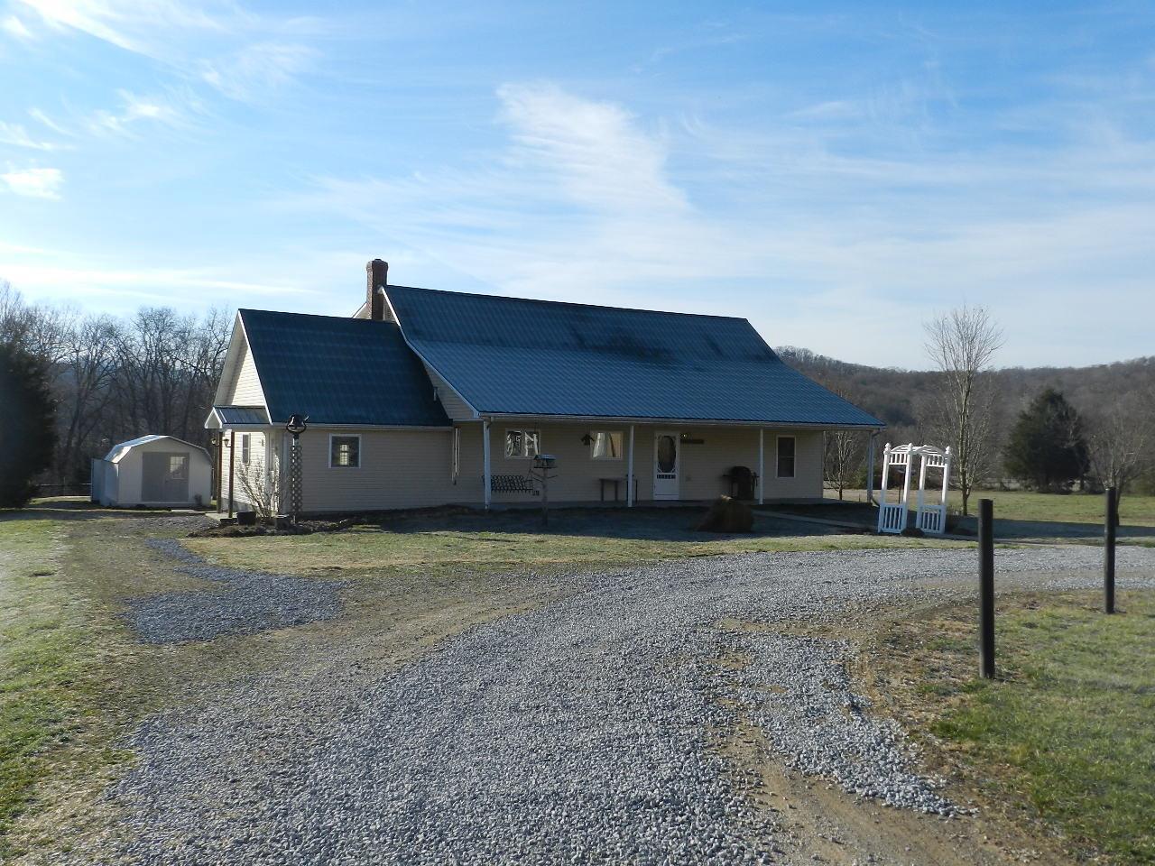 Property Photo: 4095 Hamilton Valley Rd KY 40419