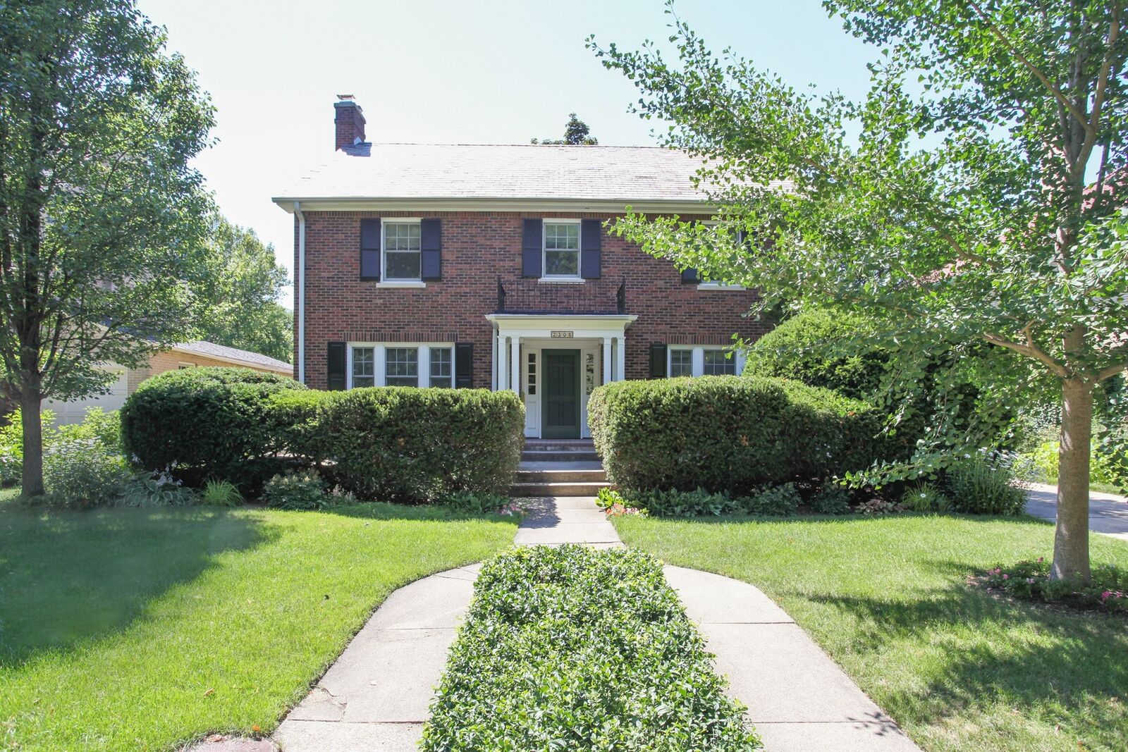 Property Photo: 2306 Lincolnwood Drive IL 60201