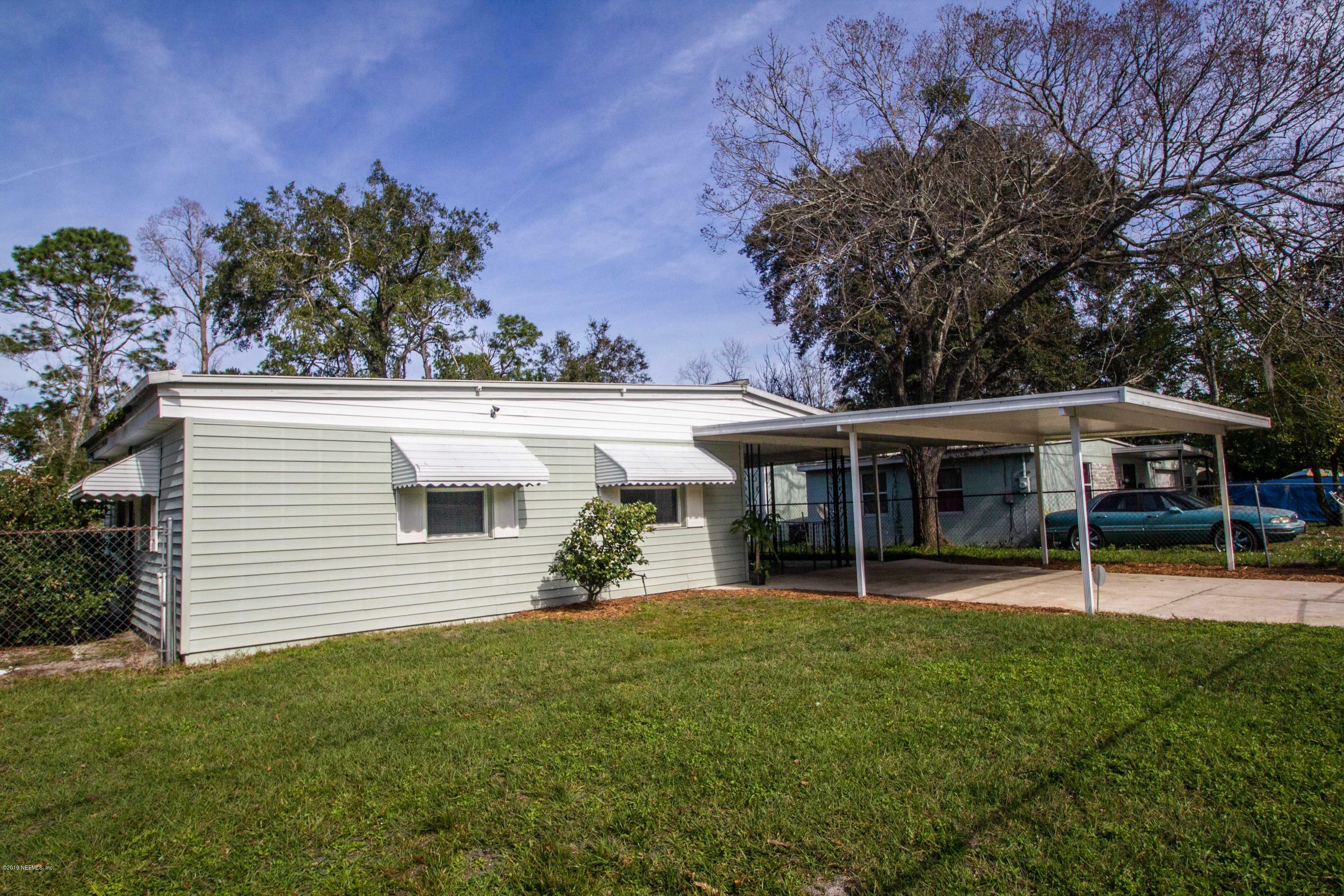 Property Photo: 10522 Keuka Drive FL 32218