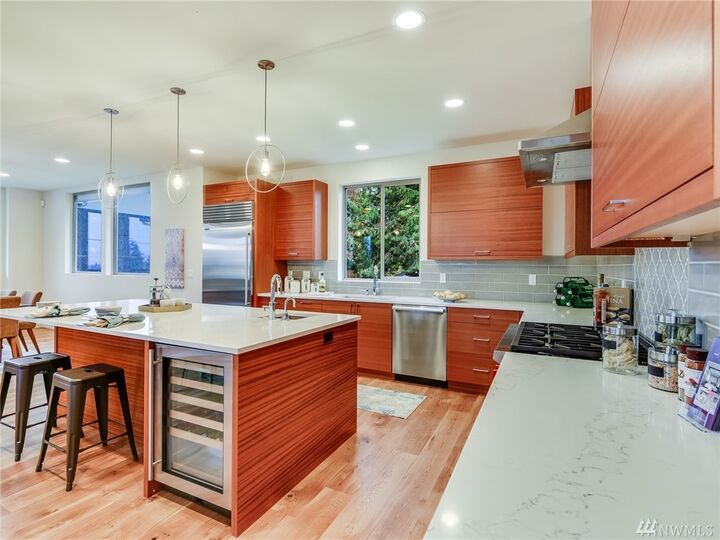 Property Photo: 4800 NE 70th St WA 98115