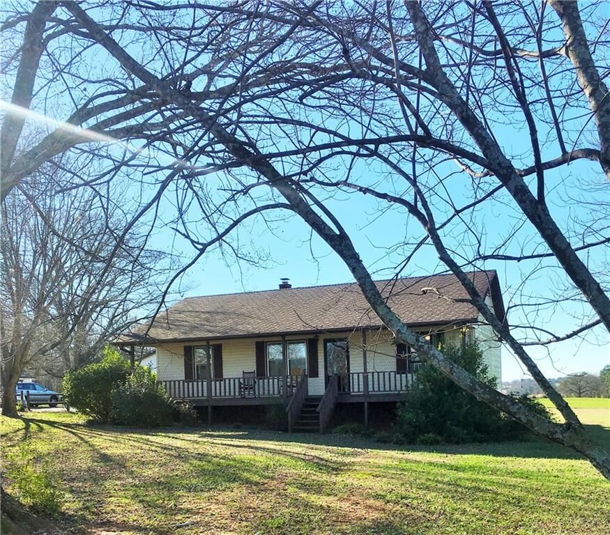 Property Photo:  407 New Hope Road  SC 29626 