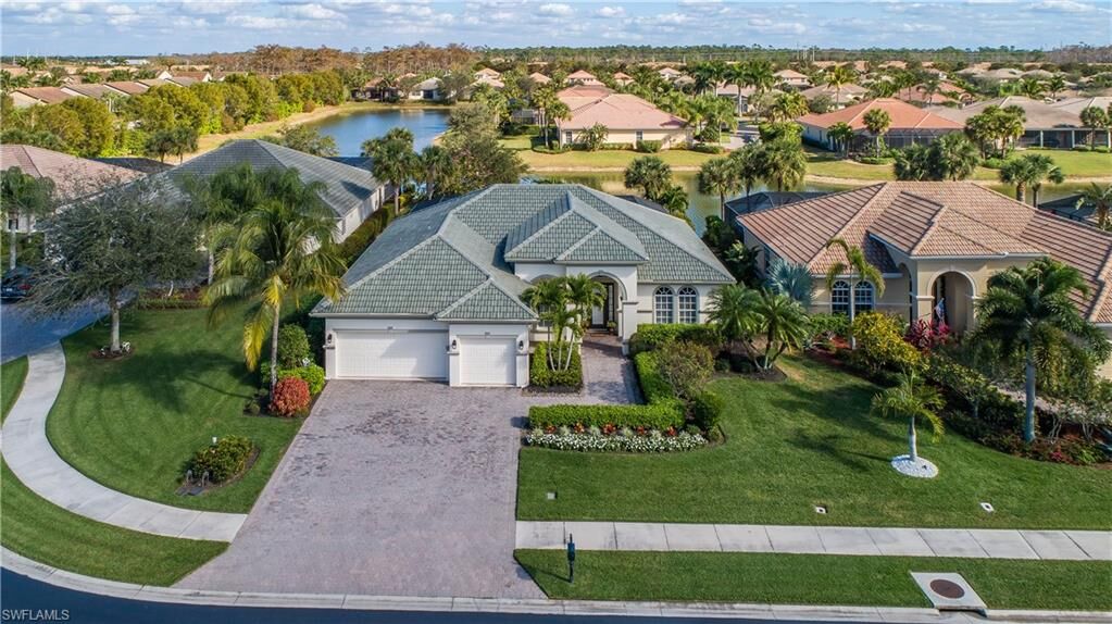 Property Photo: 15988 Delarosa Ln FL 34110