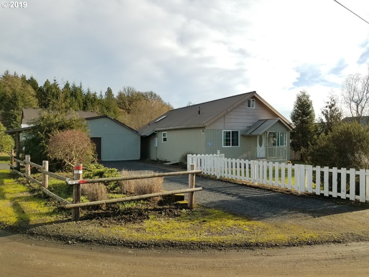 Property Photo:  343 NE Balm St  OR 97378 