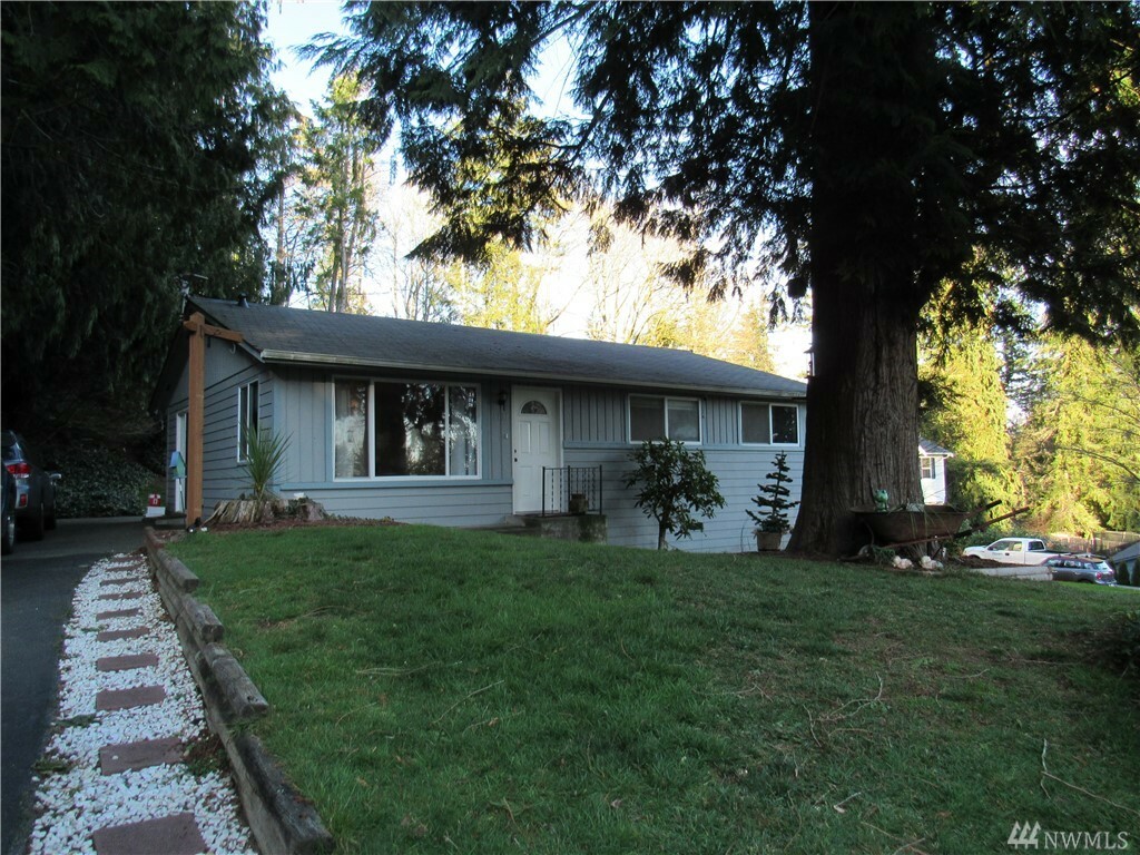 Property Photo:  8131 71st Place SE  WA 98290 