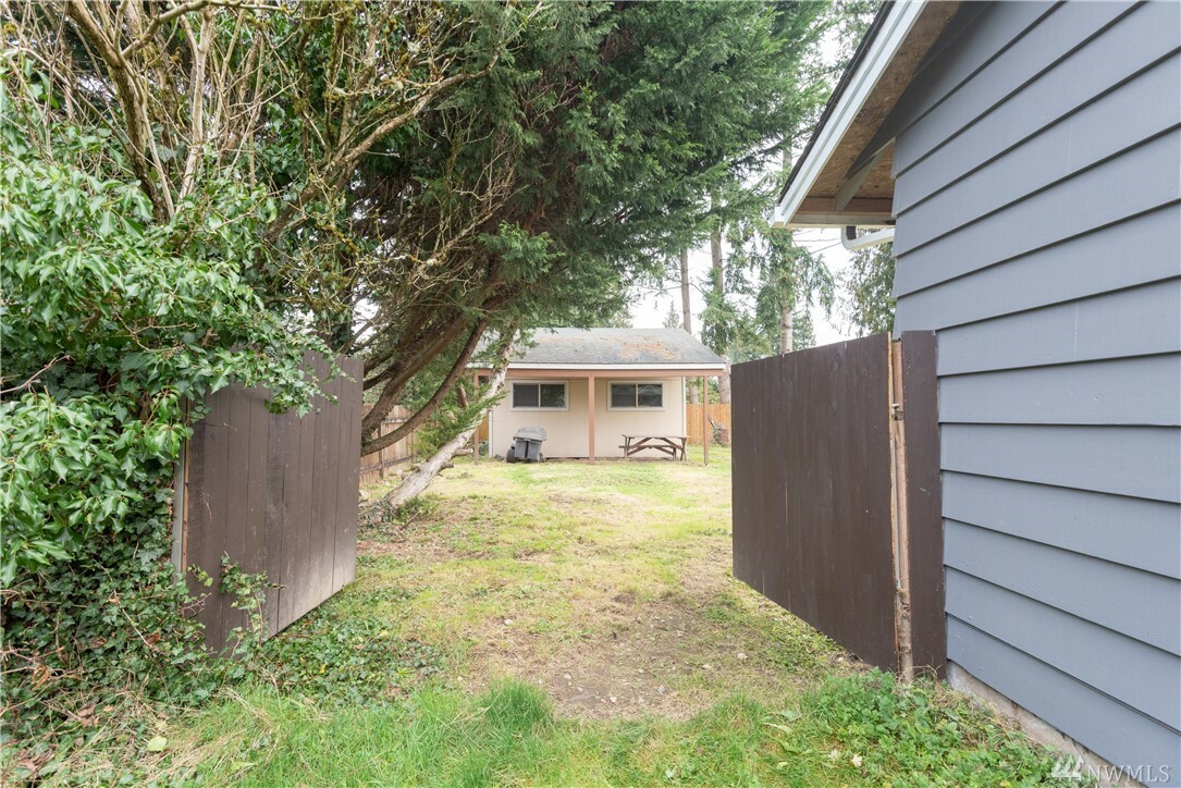 Property Photo:  3507 99th Dr SE  WA 98258 