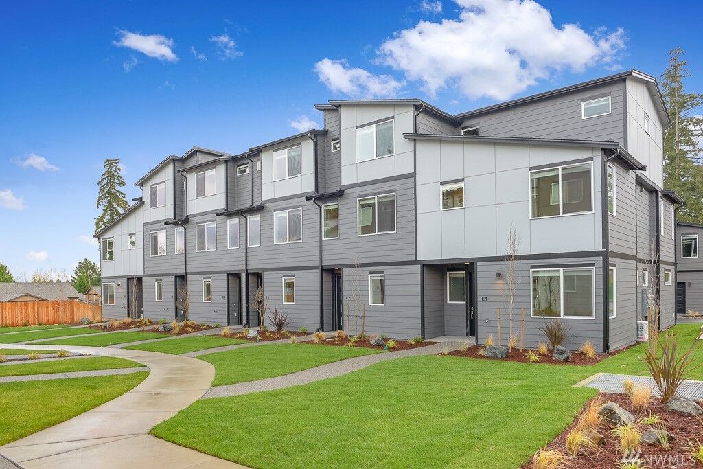 Property Photo:  3230 148th St SW E-5  WA 98087 