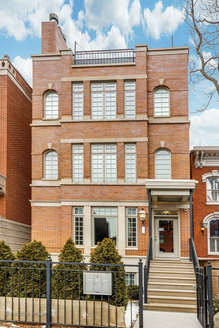 Property Photo: 910 West Fullerton Avenue 2 IL 60614