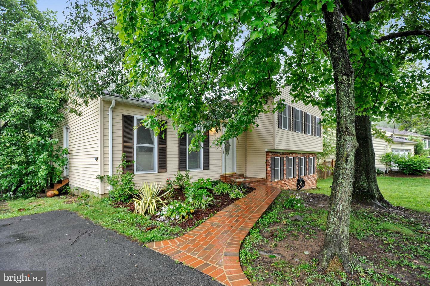 Property Photo:  2325 Bedfordshire Circle  VA 20191 