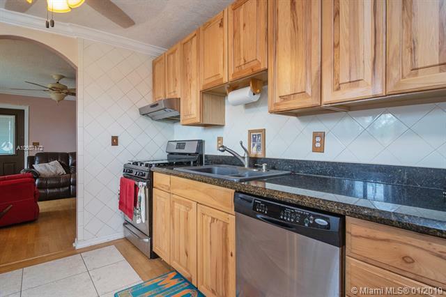 Property Photo:  5630 SW 37th St  FL 33314 