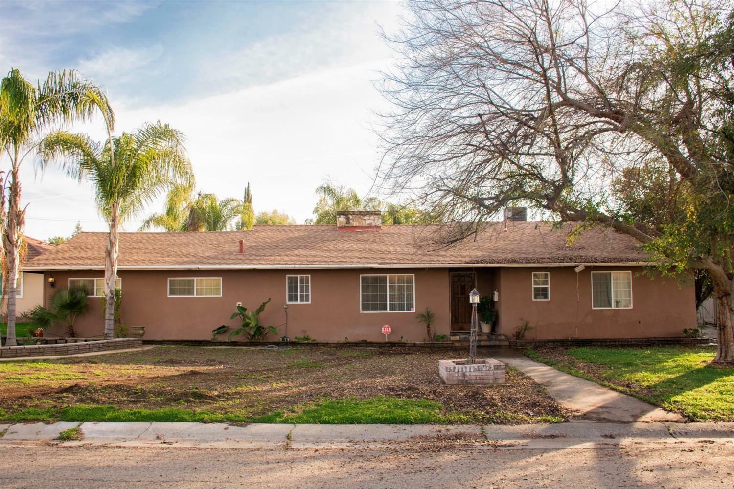 Property Photo:  745 E Cleveland Avenue  CA 93257 