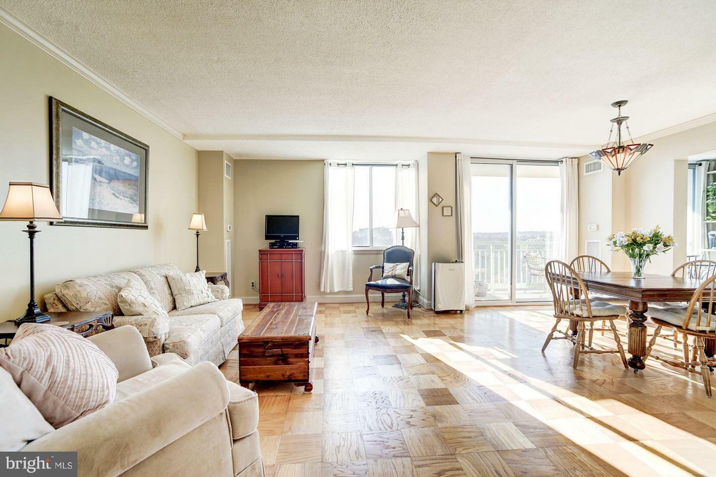 Property Photo: 501 Slaters Lane 806 VA 22314
