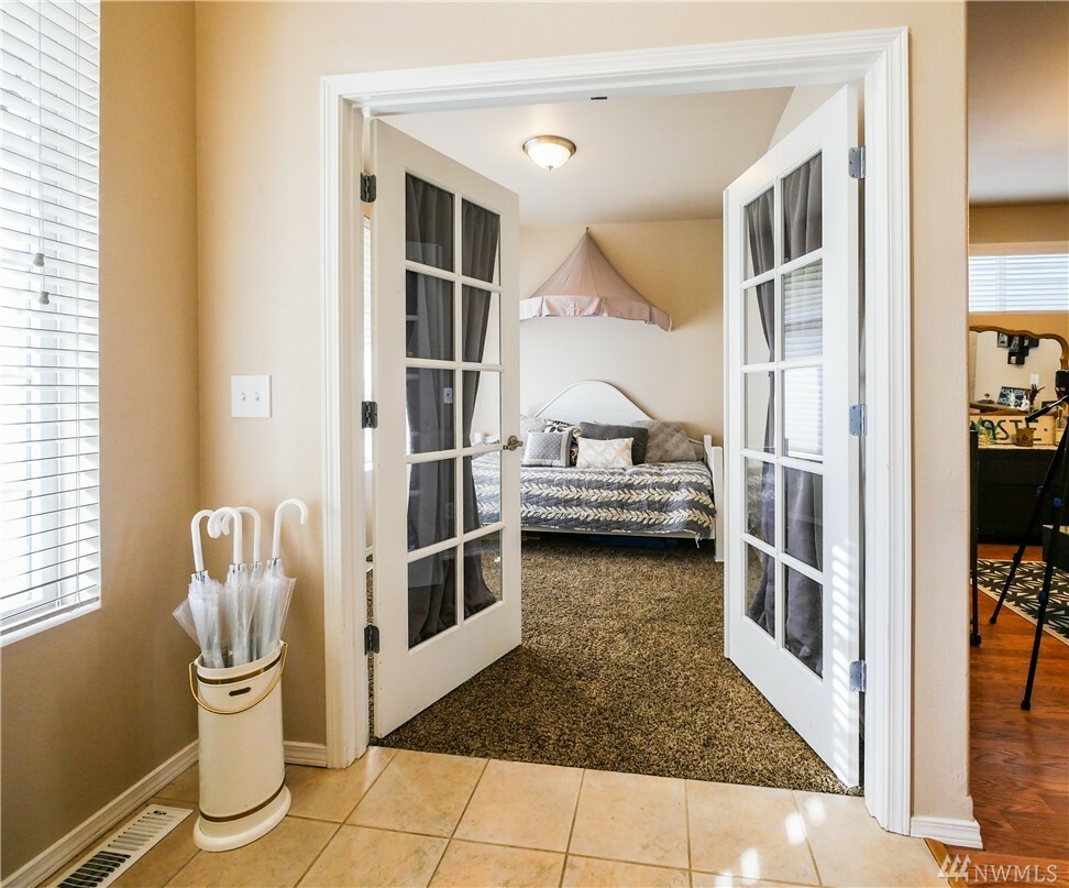 Property Photo: 3732 Lanyard Dr NE WA 98516
