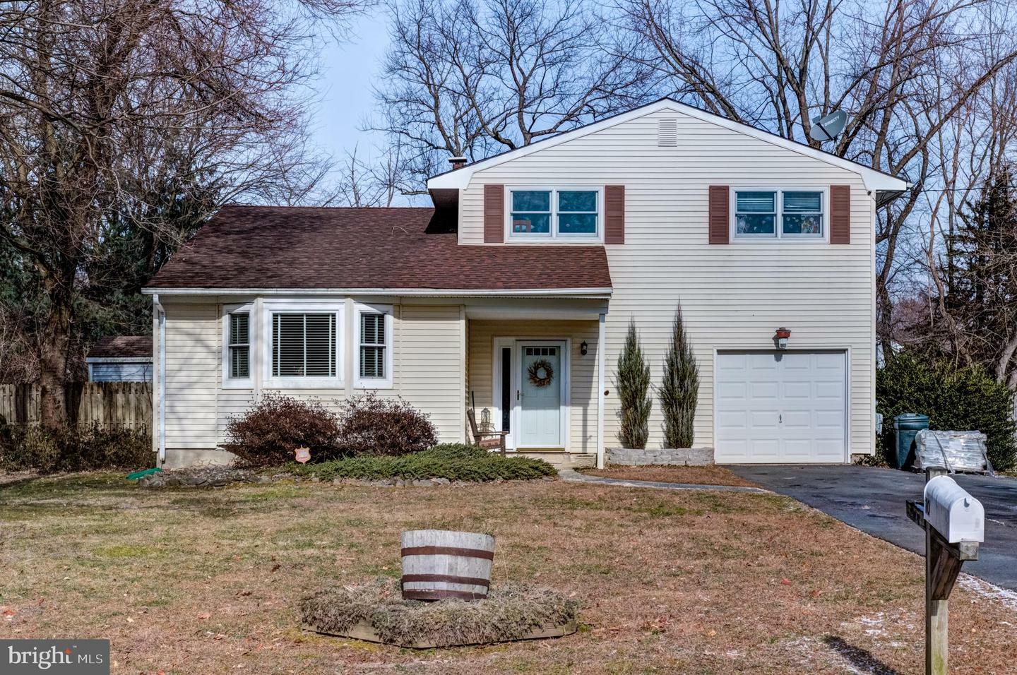 Property Photo:  10 Holland Lane  NJ 08512 