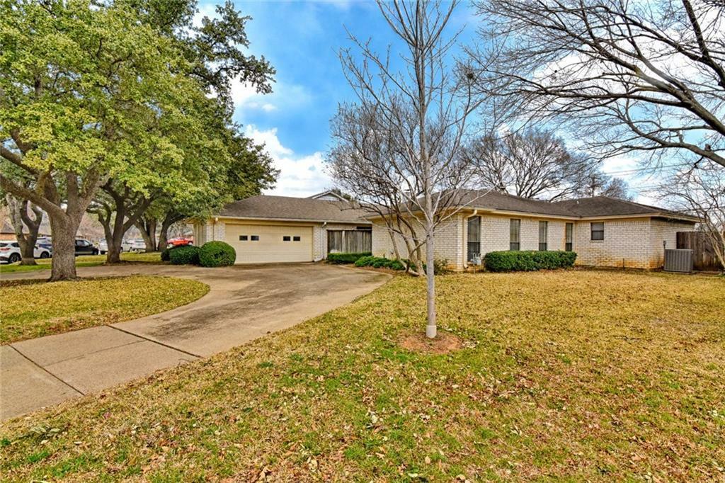 Property Photo:  1805 Waterwood Drive  TX 76012 