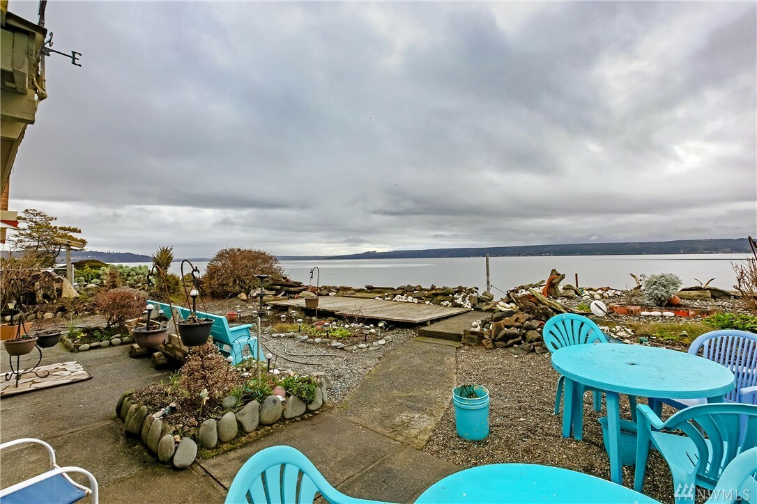 Property Photo:  170 N Beach Dr  WA 98365 