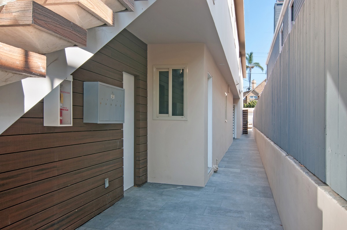Property Photo: 455 Orange Ave A CA 92118