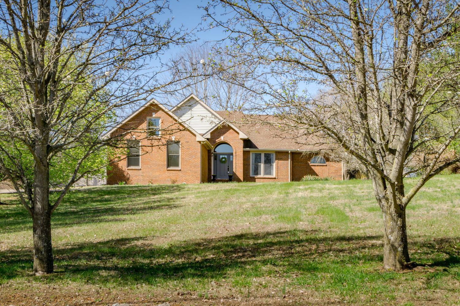 Property Photo: 2146 Powell Rd TN 37043