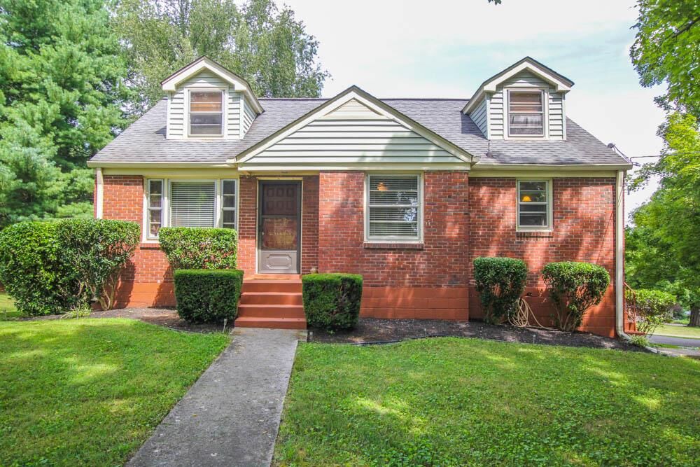 Property Photo:  828 Allen Rd  TN 37214 