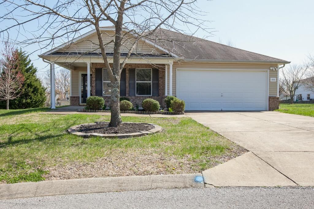 Property Photo:  1511 Danville Cir  TN 37179 