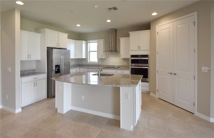 Property Photo:  3290 Kayak Way  FL 32820 