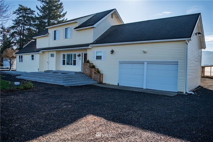 Property Photo:  92 E Sunny Sands Road  WA 98612 