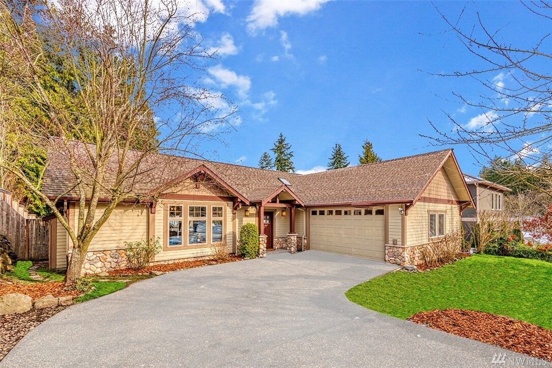 Property Photo:  10704 NE 28th St  WA 98004 