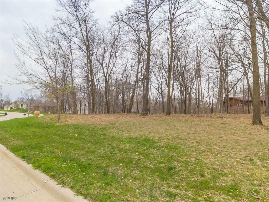 Property Photo:  1205 Oakwood Drive  IA 50226 