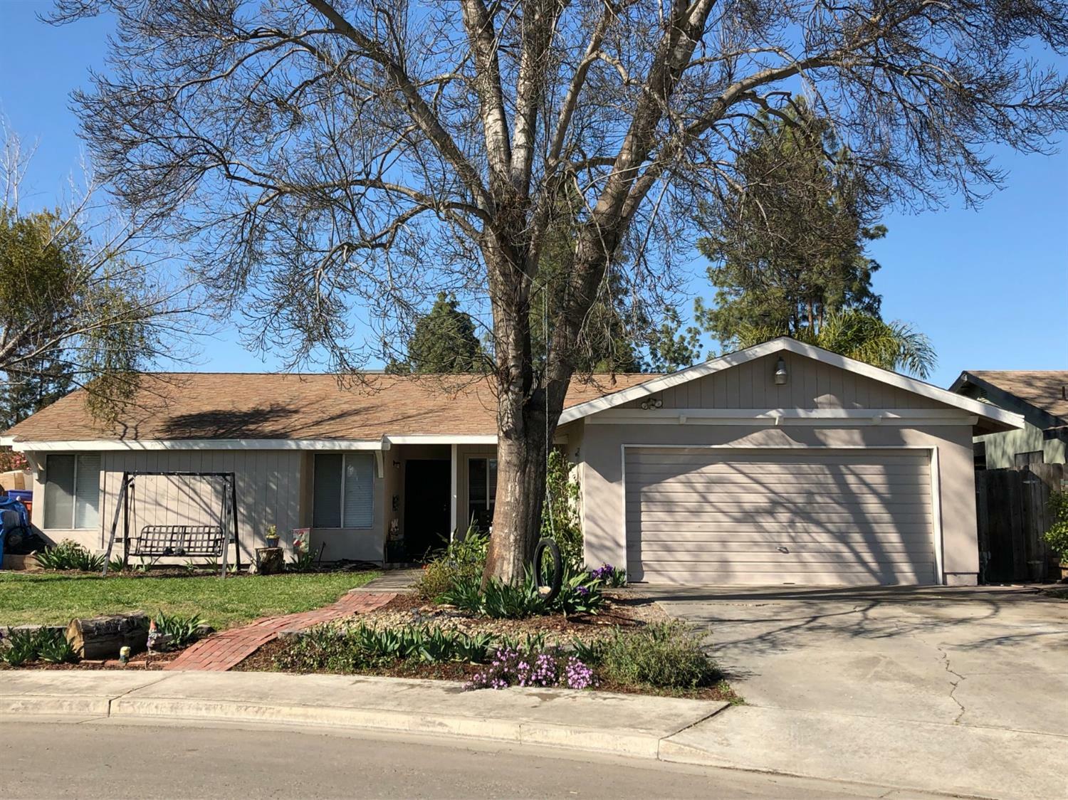 4920 W Howard Avenue  Visalia CA 93277 photo