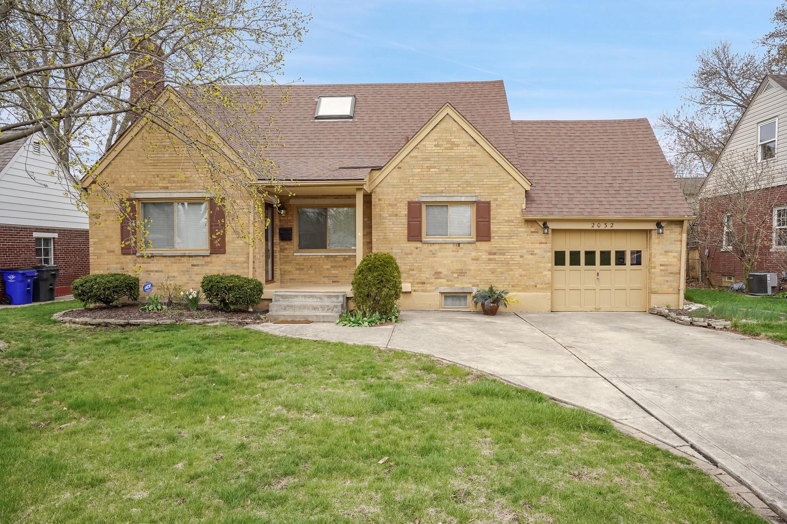 Property Photo: 2032 Jervis Road OH 43221