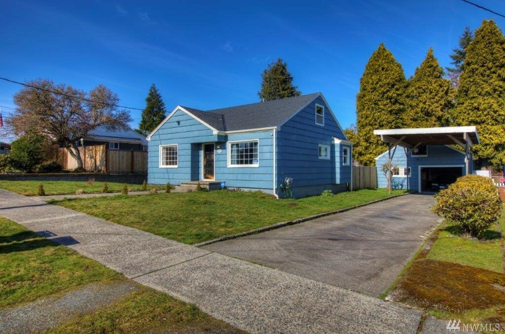 Property Photo:  207 E 43rd St  WA 98404 