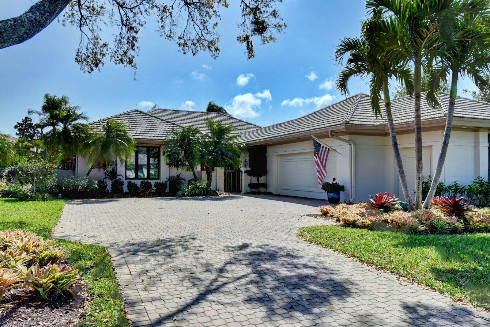 Property Photo: 5958 SE Oakmont Place FL 34997
