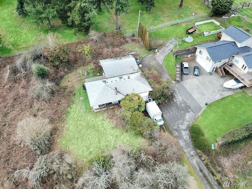 Property Photo:  808 68th Ave E  WA 98242 