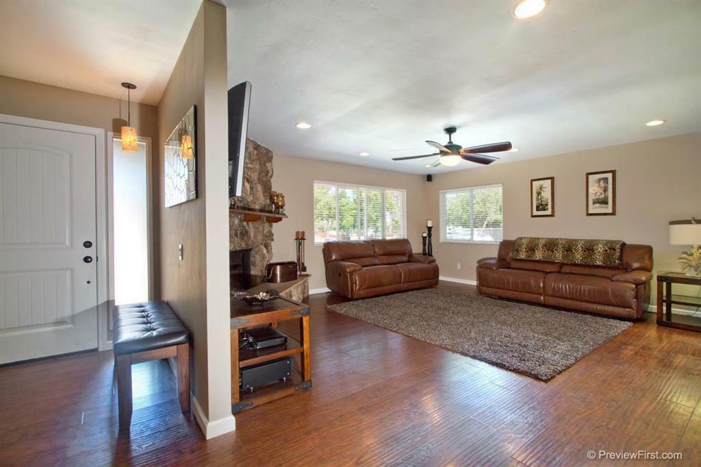 Property Photo:  1137 Tower Place  CA 92083 