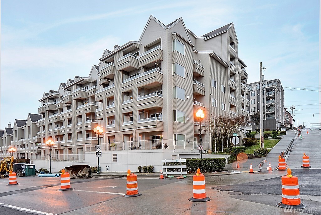 Property Photo:  1 Broadway 319  WA 98402 