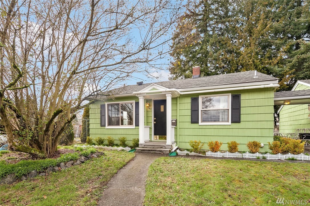 Property Photo:  8411 Renton Ave S  WA 98118 