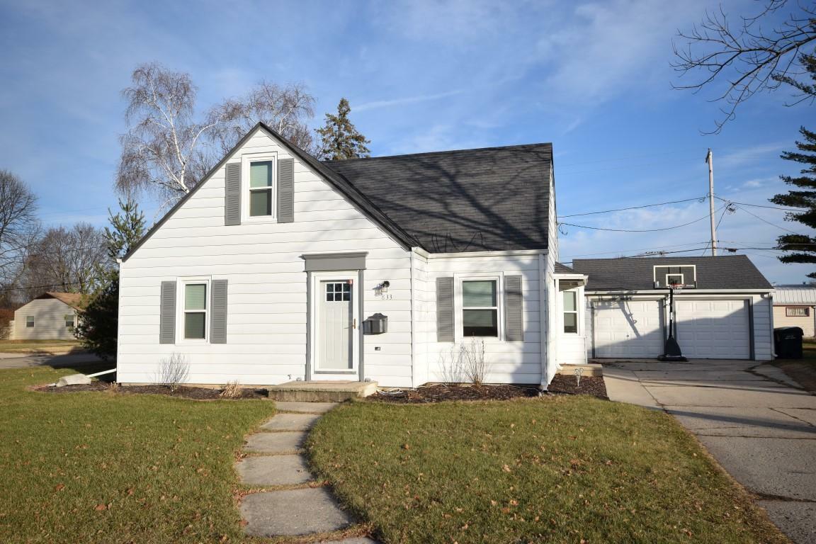 Property Photo:  833 Lincoln Dr W  WI 53095 