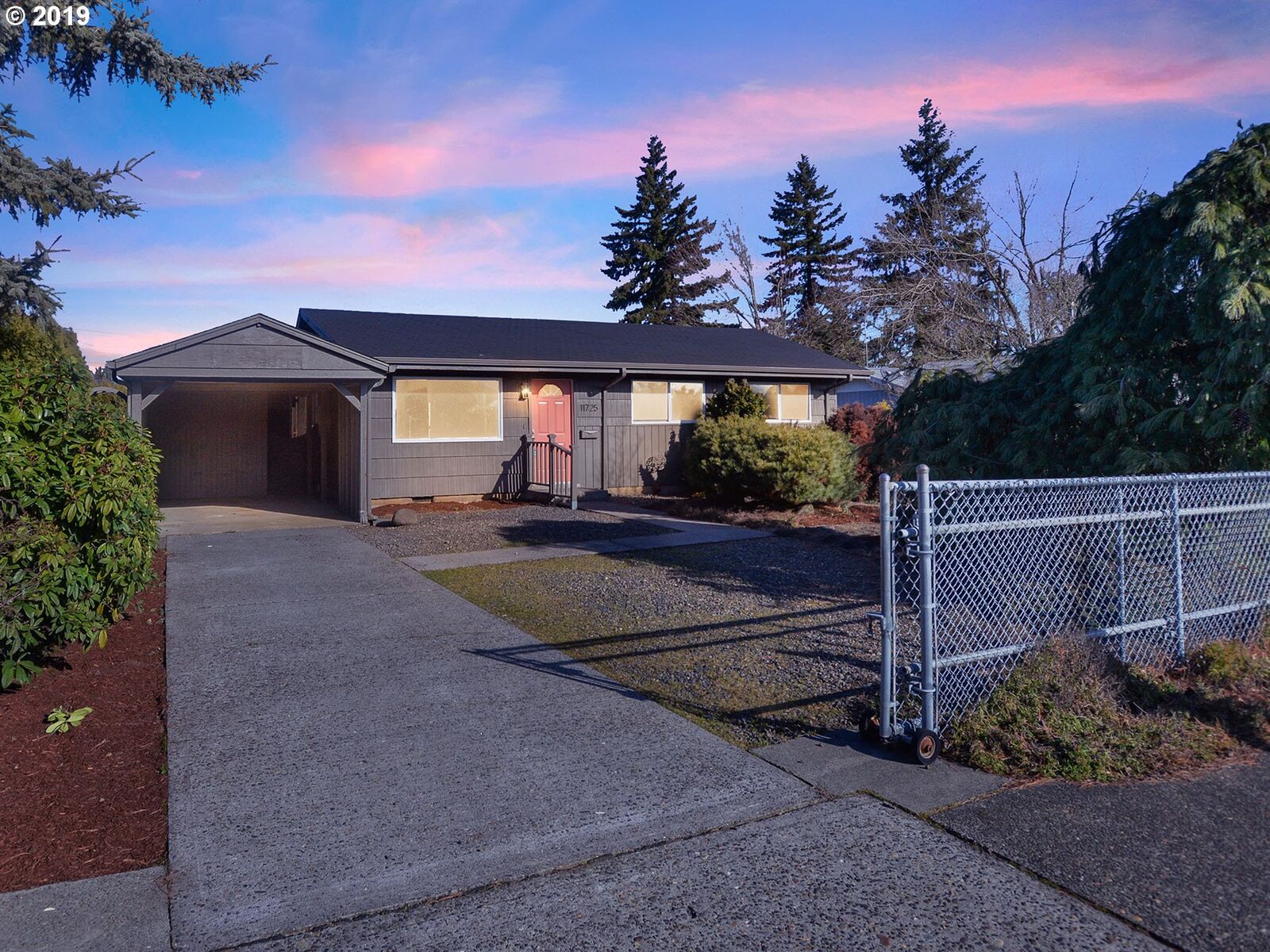 Property Photo: 11725 NE Sacramento St OR 97220