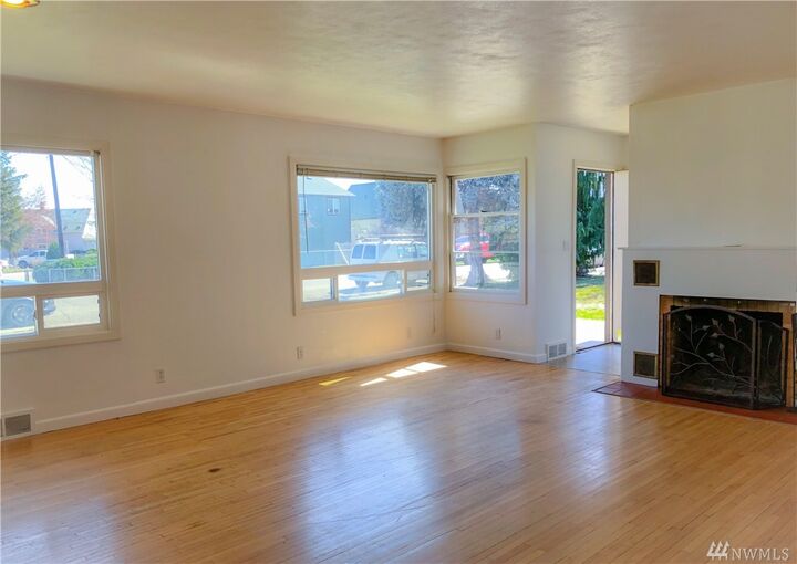 Property Photo:  432 S Franklin Ave  WA 98801 