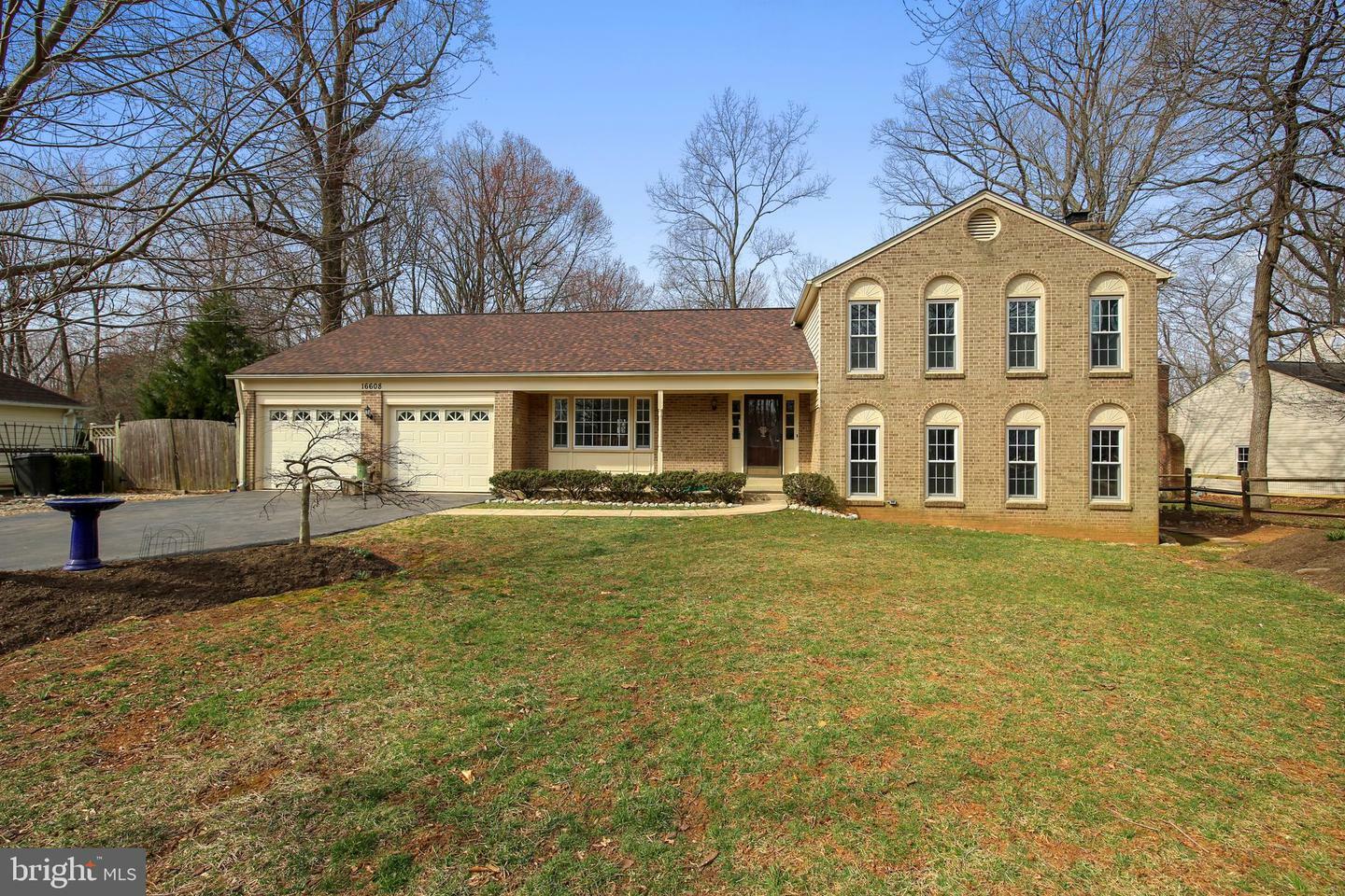 Property Photo:  16608 Summertree Court  MD 20853 