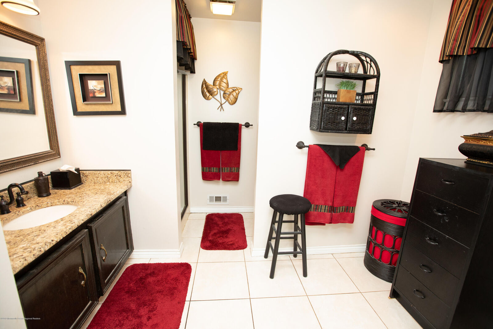 Property Photo:  2 Clavendon Court  NJ 07748 