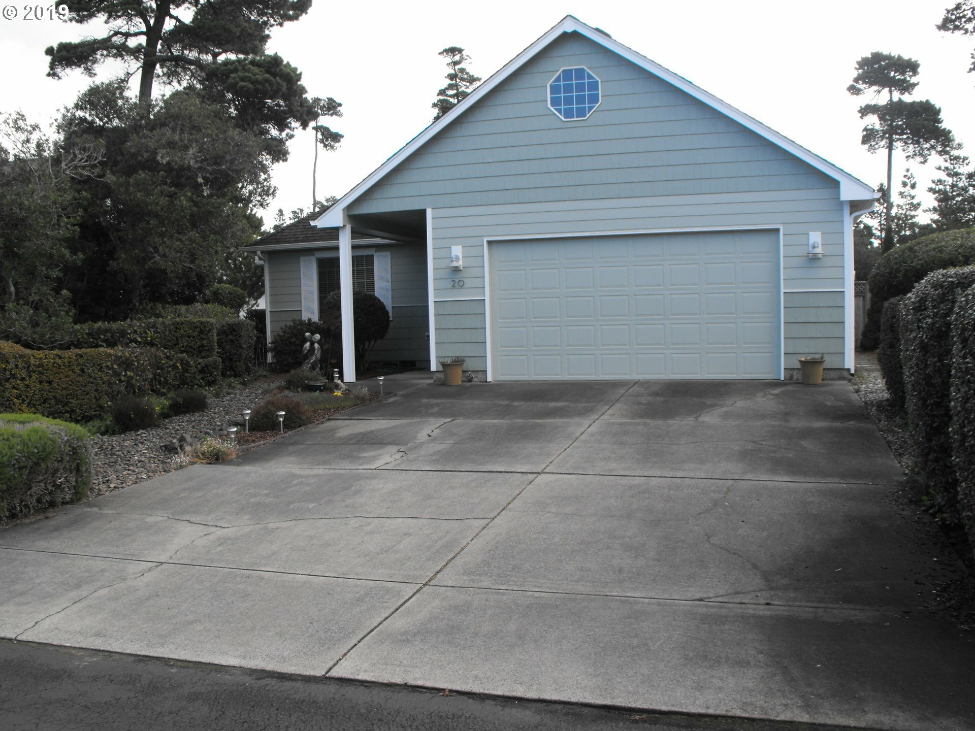 Property Photo:  20 Mariners Ln  OR 97439 