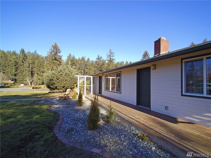 Property Photo: 1211 W 18th St WA 98363