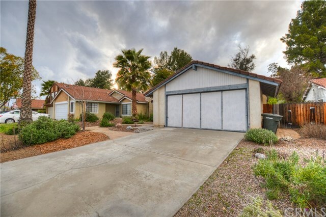 Property Photo:  39447 Oak Cliff Drive  CA 92591 