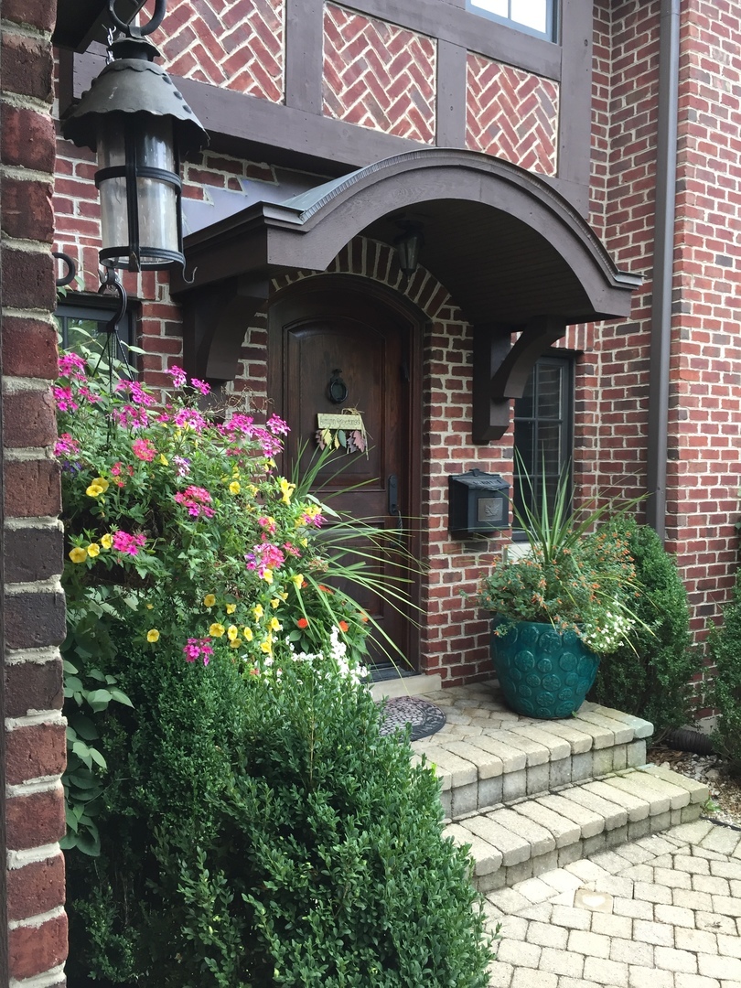 Property Photo:  1101 Butternut Lane  IL 60062 