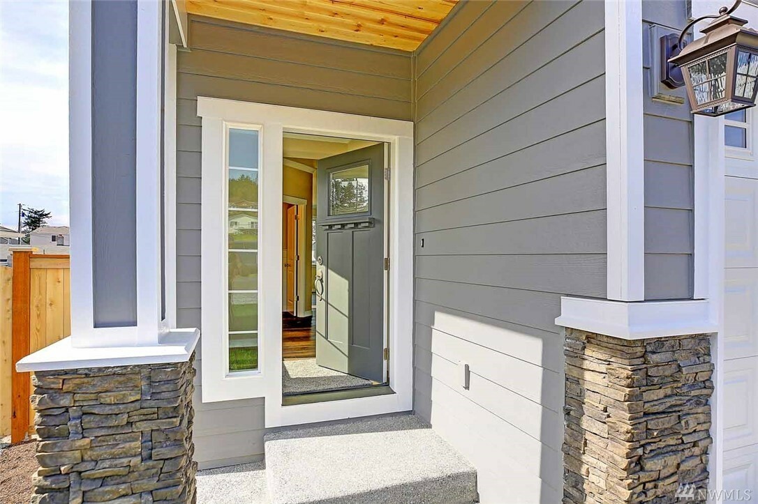 Property Photo:  213 Tarragon Ave  WA 98282 