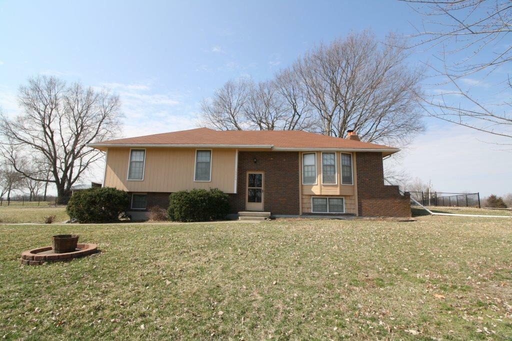 Property Photo:  16066 Oak Road  MO 64024 