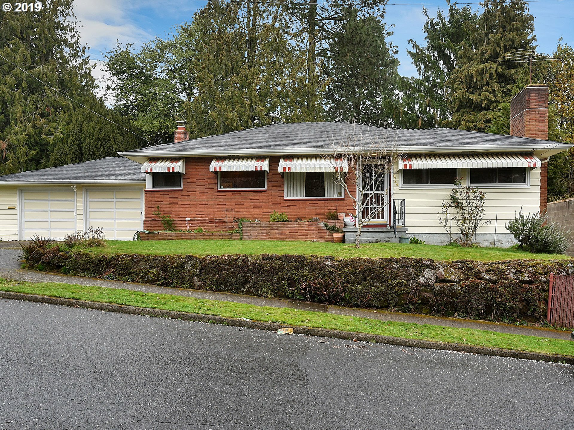 Property Photo:  2744 SE 79th Ave  OR 97206 