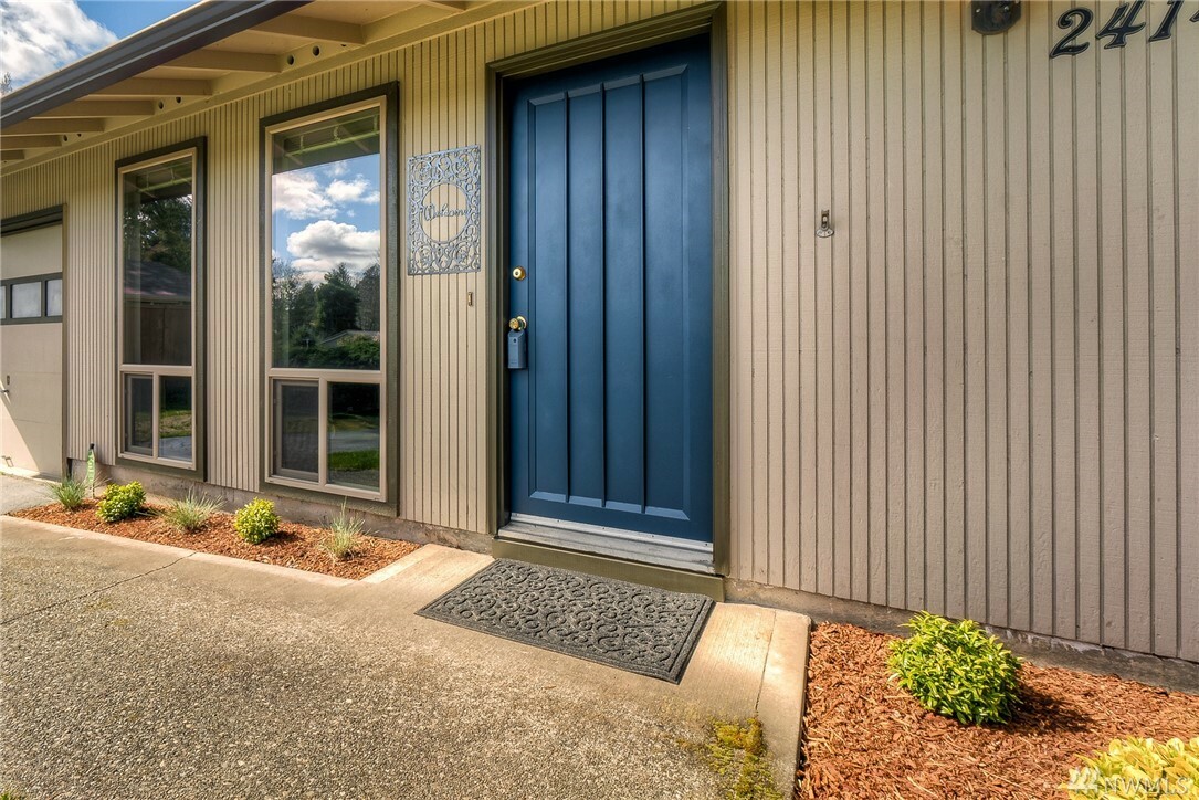 Property Photo: 2414 Parkwood Blvd WA 98374