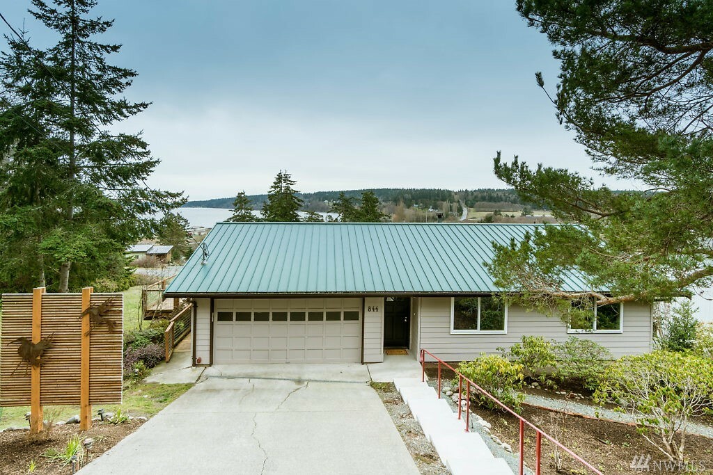 Property Photo:  844 Hawk Lane  WA 98253 